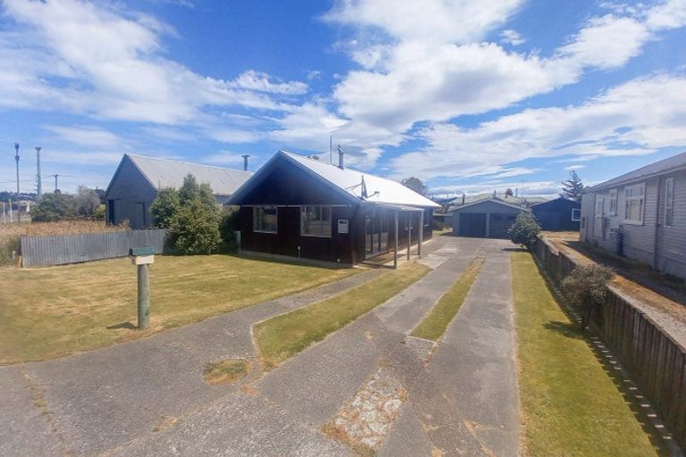 Photo of property in 3 Clifden Highway, Tuatapere, 9620