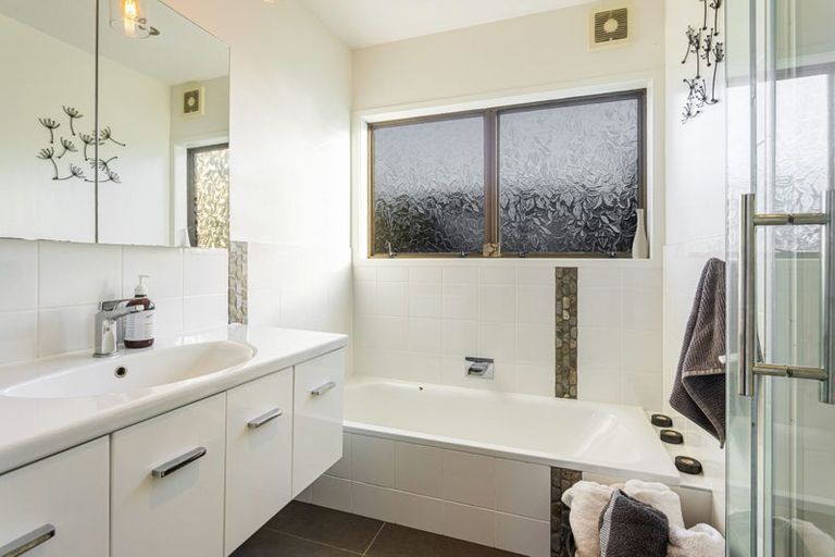 Photo of property in 24 Granville Drive, Massey, Auckland, 0614