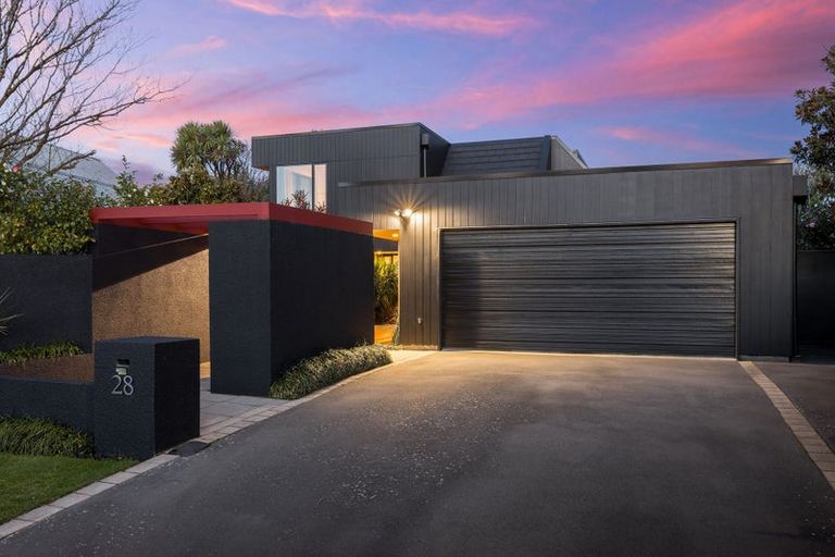 Photo of property in 28 Huntingdon Place, Avonhead, Christchurch, 8042