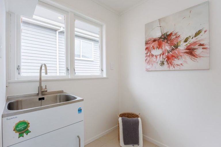 Photo of property in 21 Compton Street, Hillcrest, Auckland, 0627