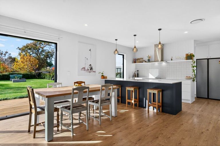 Photo of property in 122c Monument Road, Clevedon, 2582