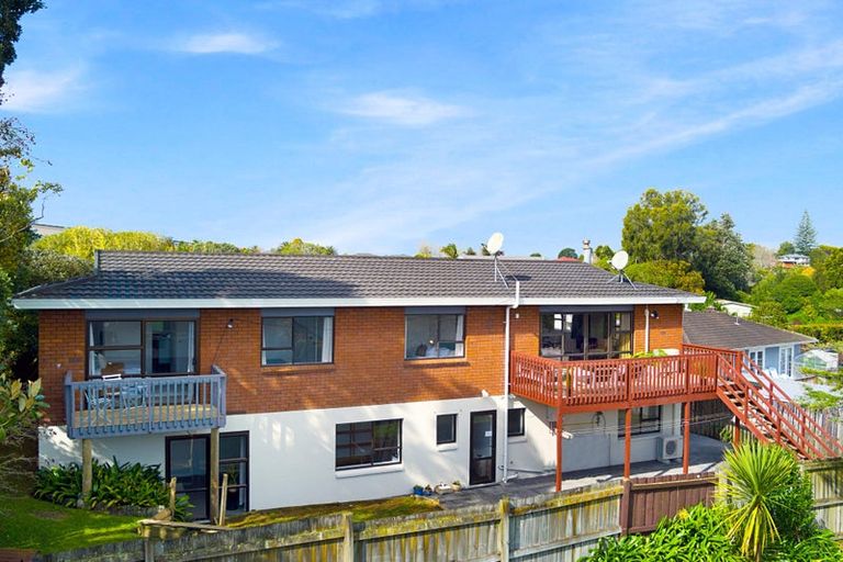 Photo of property in 2/12 Grimshaw Place, Henderson, Auckland, 0612