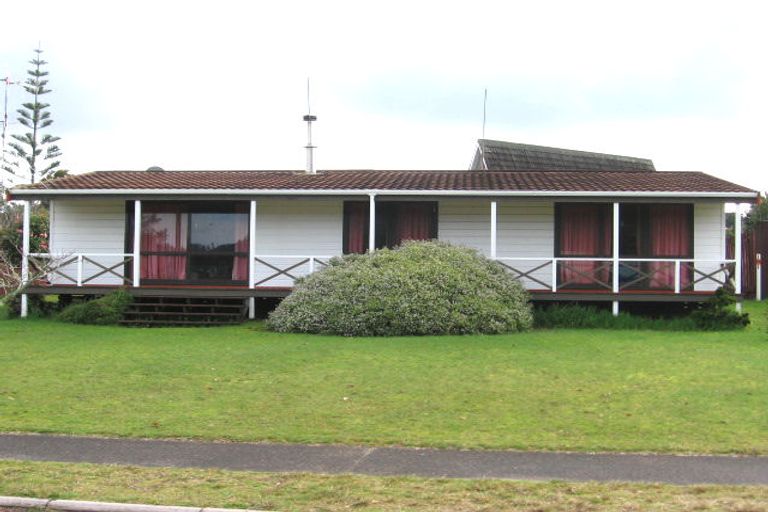 Photo of property in 32 Jubilee Drive, Pauanui, Hikuai, 3579