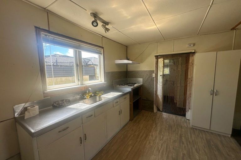 Photo of property in 37 Liverpool Street, Levin, 5510