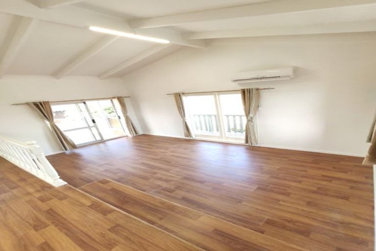 Photo of property in 12 Colwill Road, Massey, Auckland, 0614