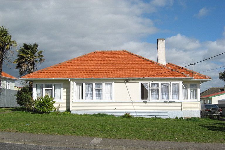 Photo of property in 10 Churchill Street, Waipukurau, 4200