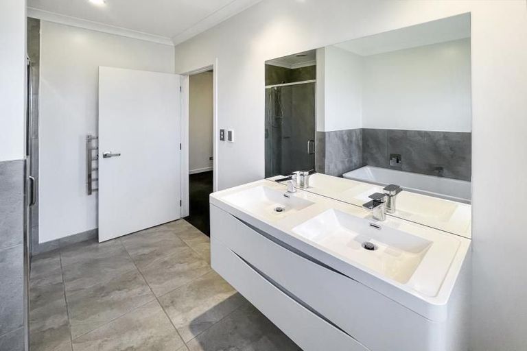 Photo of property in 16 Helen June Avenue, Flagstaff, Hamilton, 3210