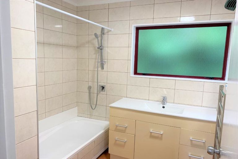 Photo of property in 20 Ted Gilberd Place, Newlands, Wellington, 6037