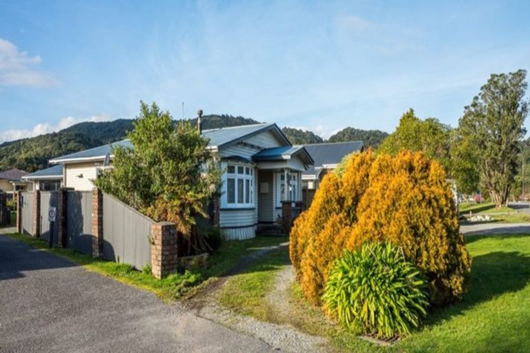 Photo of property in 53 Marsden Road, Greymouth, 7805