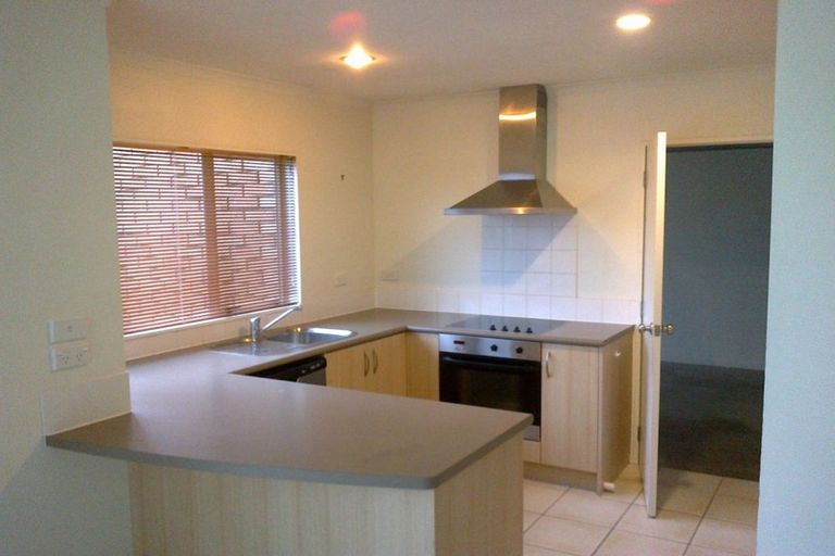 Photo of property in 60 Brashier Circle, Sunnyvale, Auckland, 0612