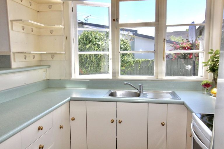 Photo of property in 30 Whites Line West, Woburn, Lower Hutt, 5010