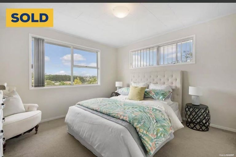 Photo of property in 1/10 Mcquoid Place, Glenfield, Auckland, 0629