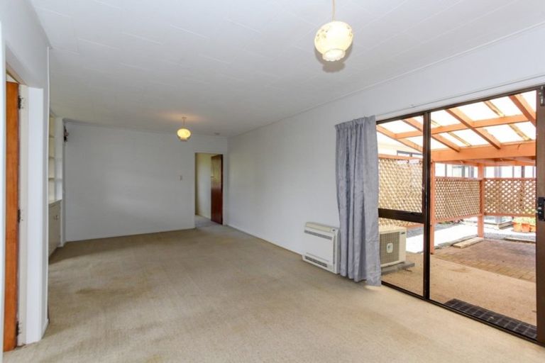 Photo of property in 2/458 Saint Aubyn, Moturoa, New Plymouth, 4310