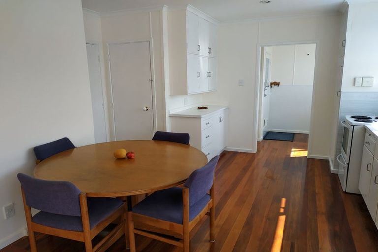 Photo of property in 19a Otakau Road, Milford, Auckland, 0620