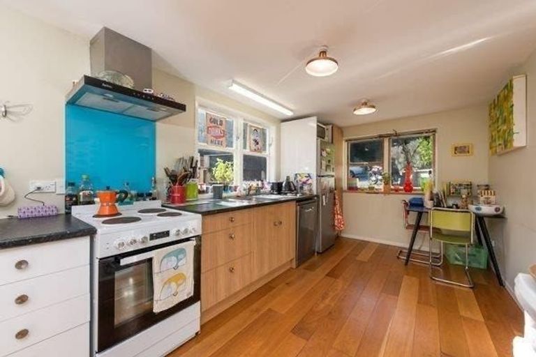 Photo of property in 52 Melrose Road, Island Bay, Wellington, 6023