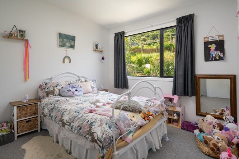 Photo of property in 30 Waimarama Street, Waikawa, Picton, 7220