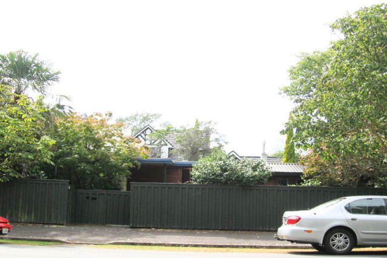 Photo of property in 23 Golf Road, Heretaunga, Upper Hutt, 5018