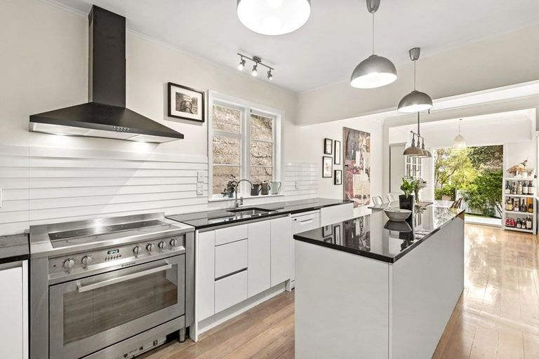 Photo of property in 100 Barnard Street, Wadestown, Wellington, 6012