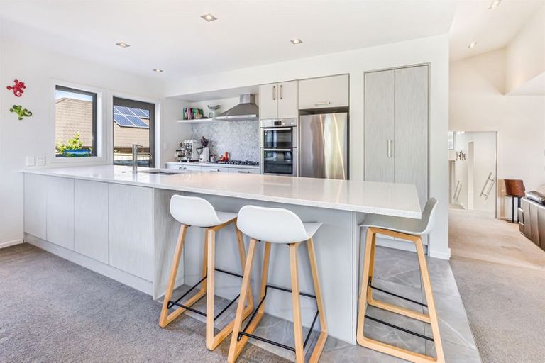 Photo of property in 5 Kaimai Place, Aotea, Porirua, 5024