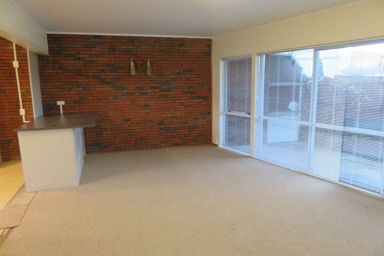 Photo of property in 2/39 Buckingham Crescent, Manukau, Auckland, 2025