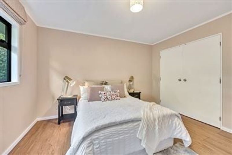 Photo of property in 11 Raphael Place, West Harbour, Auckland, 0618