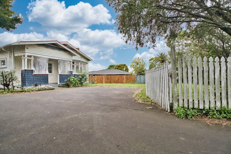 Photo of property in 3199 Great North Road, New Lynn, Auckland, 0600