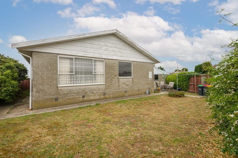 Photo of property in 2/6 Leonie Place, Aranui, Christchurch, 8061
