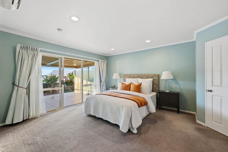 Photo of property in 33 Wiltshire Place, Somerville, Auckland, 2014