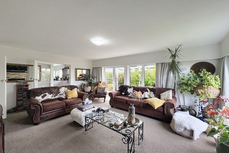 Photo of property in 2 Saint Leonard Street, Saint Johns Hill, Whanganui, 4501