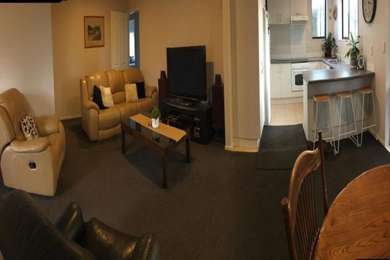 Photo of property in 32 Magnolia Drive, Waiuku, 2123