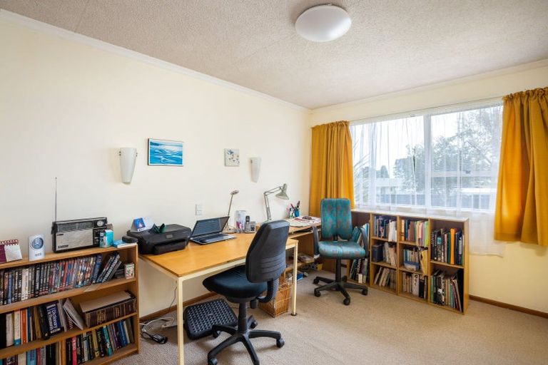 Photo of property in 10 Leon Place, Waitara, 4320