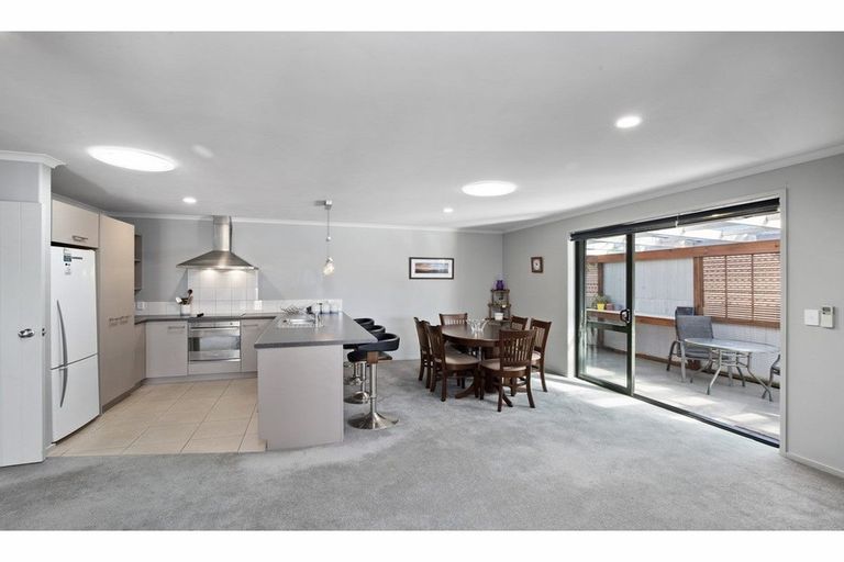 Photo of property in 8 Logan Place, Waiuku, 2123