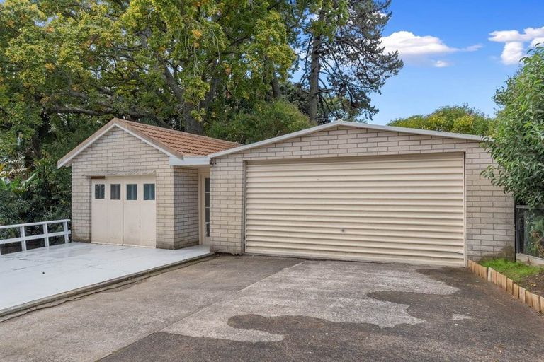 Photo of property in 27 Lyons Avenue, Murrays Bay, Auckland, 0630