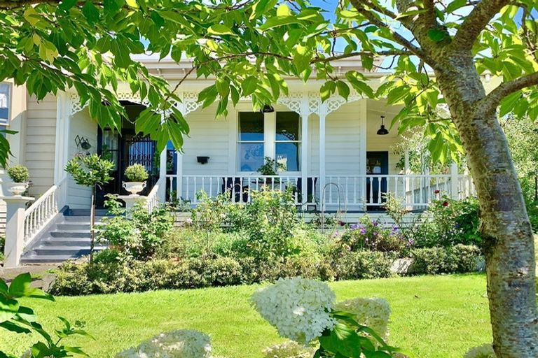 Photo of property in 22 Domain Road, Waipawa, 4210