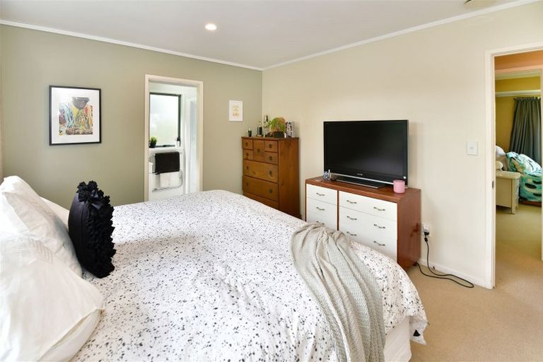 Photo of property in 33a Kia Ora Road, Beach Haven, Auckland, 0626