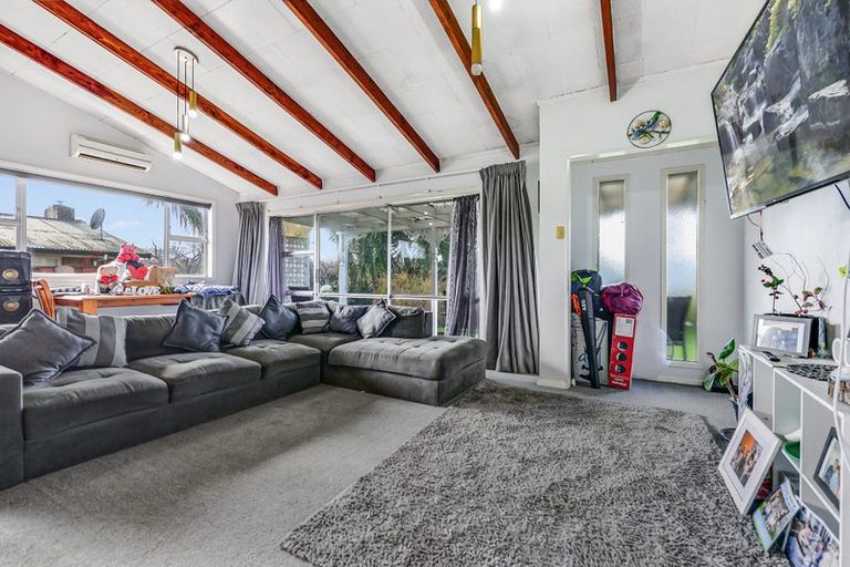 Photo of property in 299 Shakespeare Street, Leamington, Cambridge, 3432