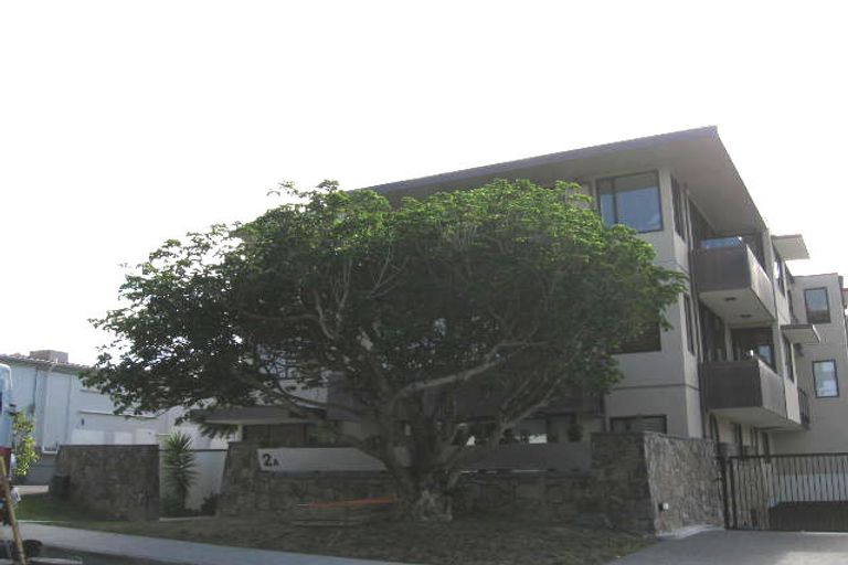 Photo of property in 12/2a Frieston Road, Milford, Auckland, 0620