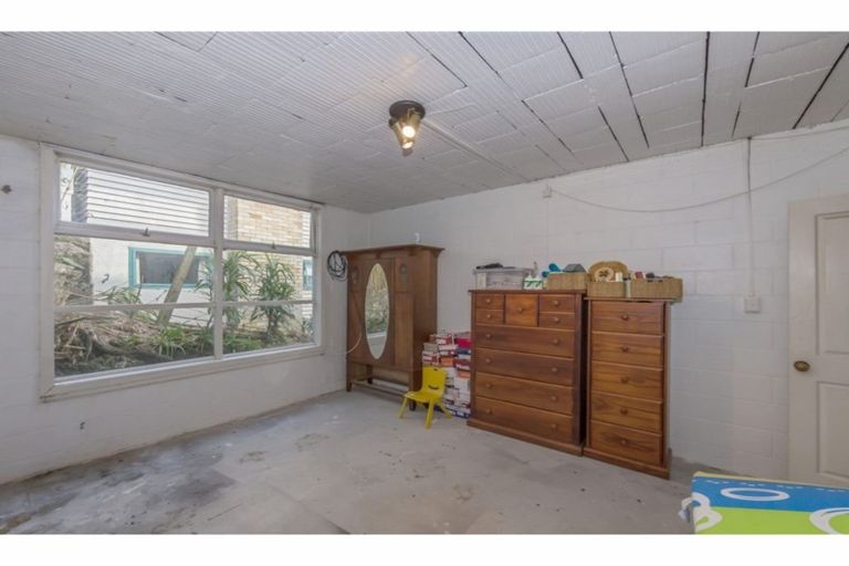 Photo of property in 181 Glenfield Road, Hillcrest, Auckland, 0627