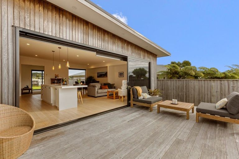 Photo of property in 1156a South Road, Oakura, 4314