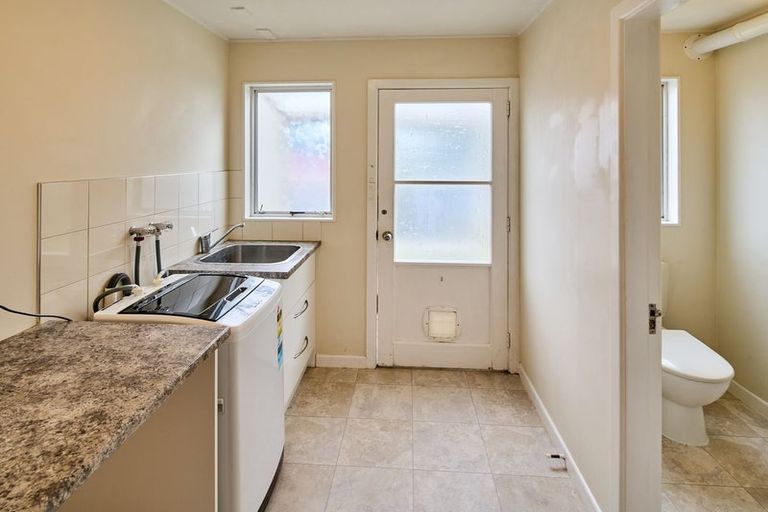 Photo of property in 14 Ardal Grove, Tirohanga, Lower Hutt, 5010