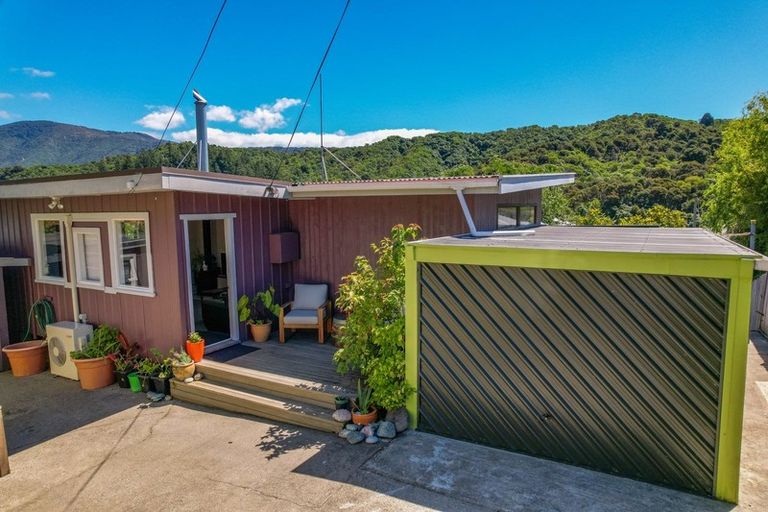 Photo of property in 143a Waikawa Road, Picton, 7220