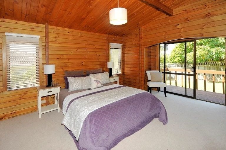 Photo of property in 21 Unsworth Drive, Unsworth Heights, Auckland, 0632