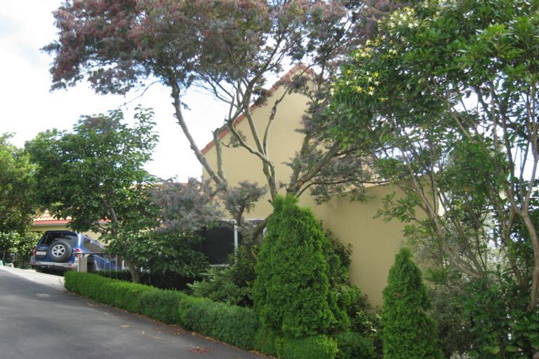 Photo of property in 15 Inverness Lane, Redcliffs, Christchurch, 8081