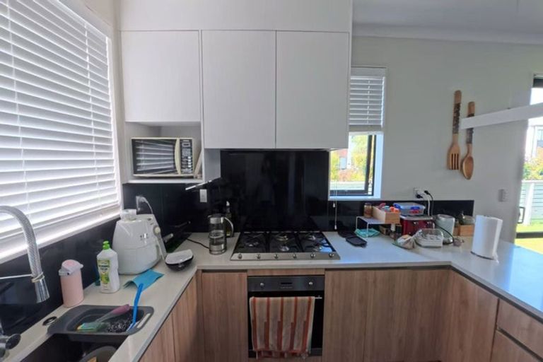 Photo of property in 11 Pihoihoi Place, Hobsonville, Auckland, 0616