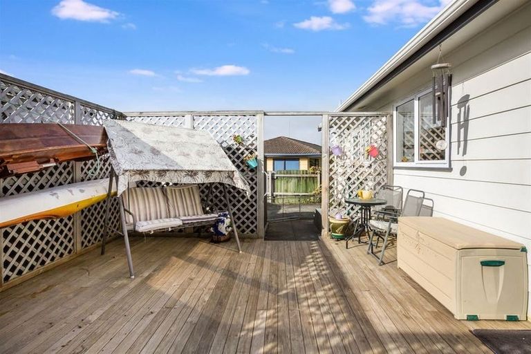 Photo of property in 43 Cleat Street, Whitby, Porirua, 5024
