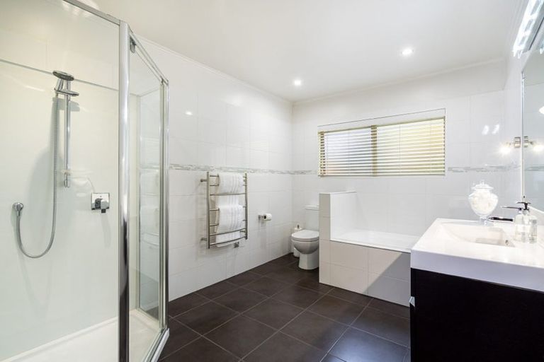Photo of property in 8 Garden Lane, Torbay, Auckland, 0632