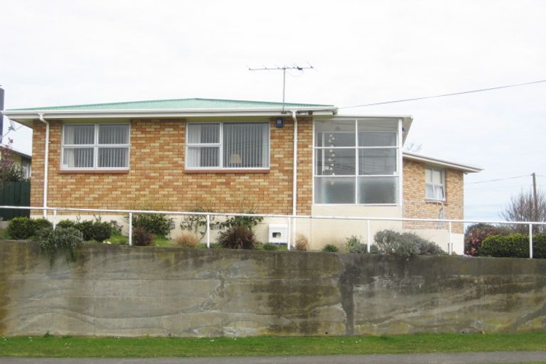 Photo of property in 124 Pioneer Road, Moturoa, New Plymouth, 4310
