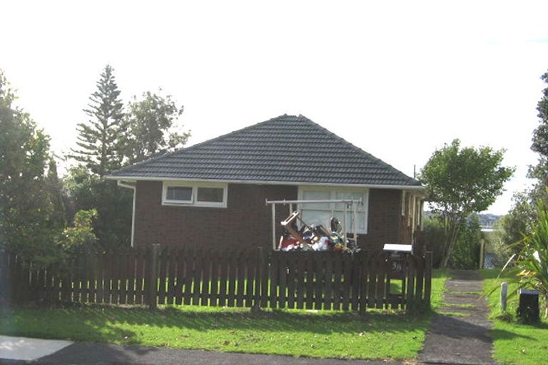 Photo of property in 38 Gill Avenue, Te Atatu Peninsula, Auckland, 0610