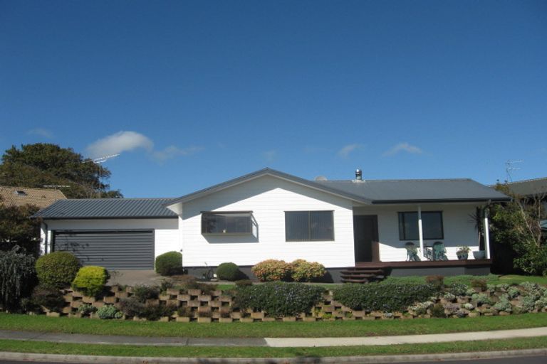 Photo of property in 7 Lochend Place, Highland Park, Auckland, 2010