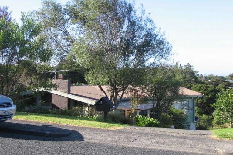 Photo of property in 28 Raymond Terrace, Northcote, Auckland, 0627